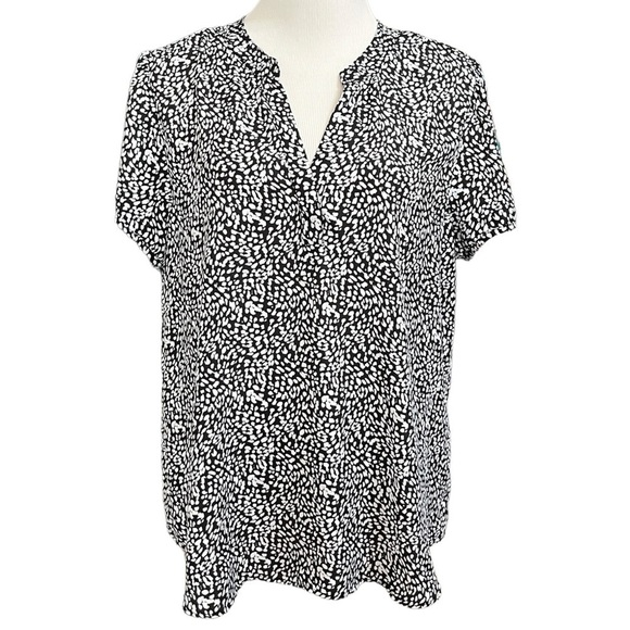 Vince Camuto Women’s Split Neck Black & White Patterned Blouse Size XL - Picture 1 of 10